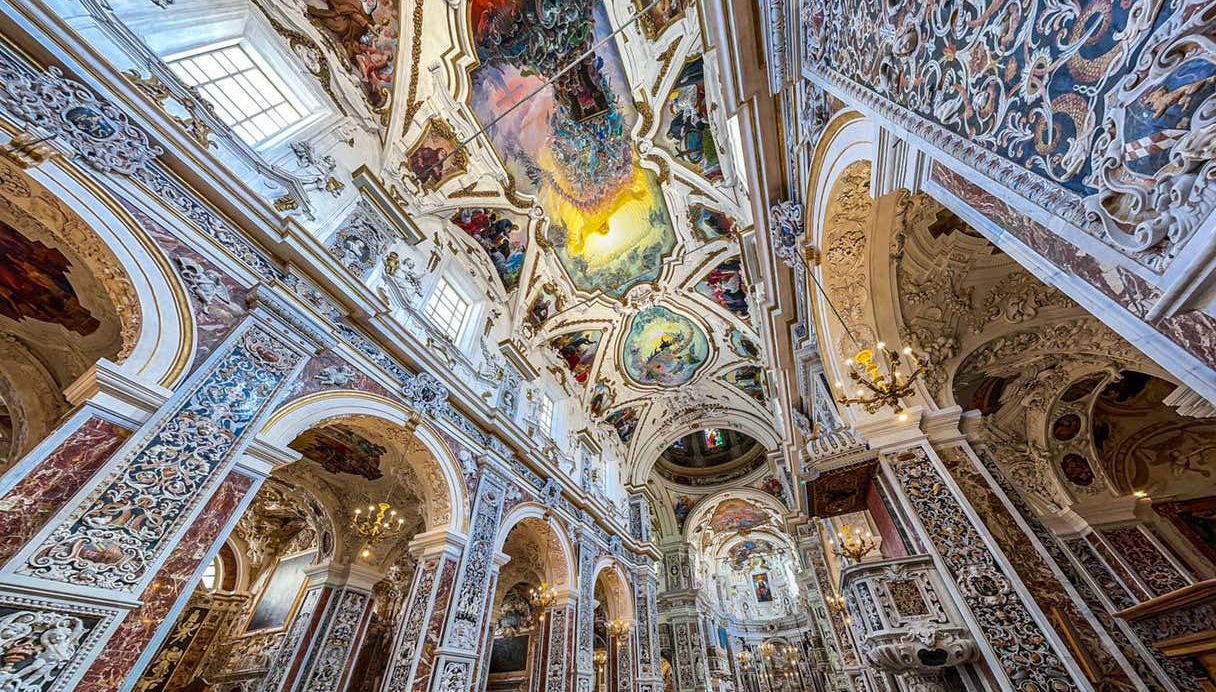 Visitando a igreja de Jesus, em Palermo