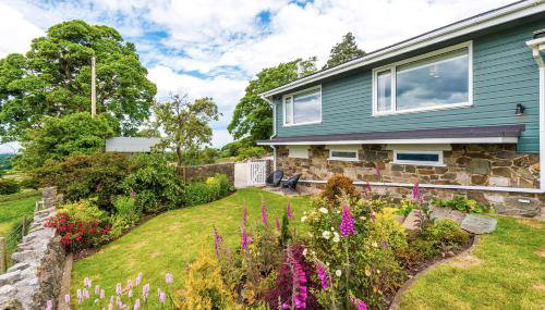 Bryniau Isaf - Photo 2, Garden view