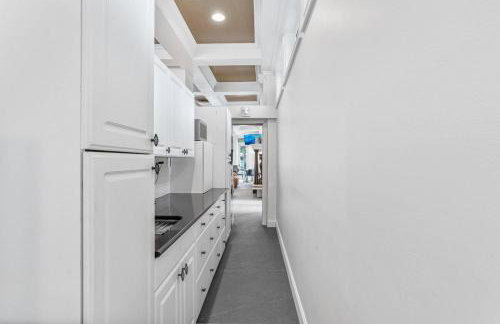 The Modern Castle Canal View Access Rooftop Living Greenhouse VlLLAS - Foto 65