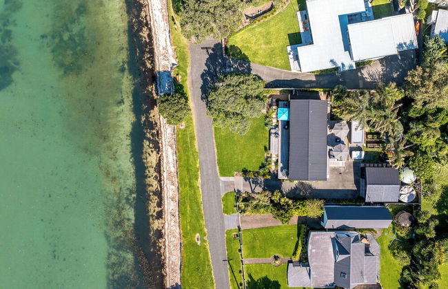 The Golden Pohutukawa Beach House - Foto 17