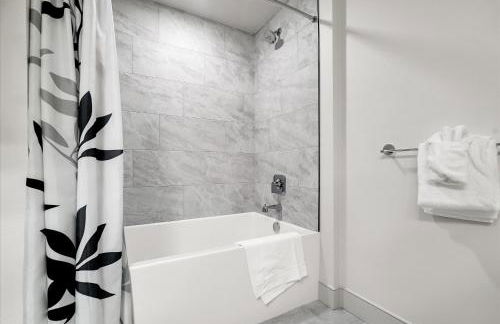 Global Luxury Suites near Liberty Station - Foto 54