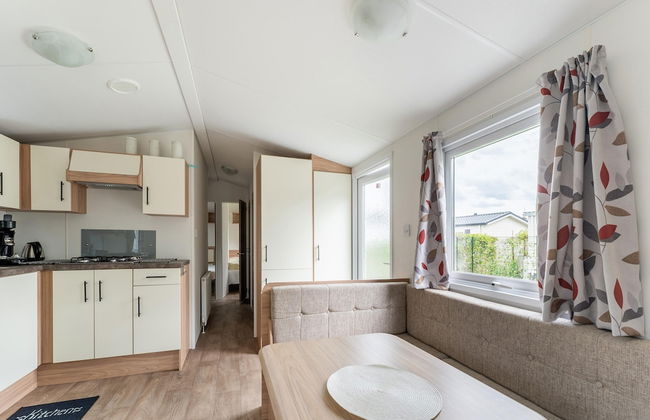 Relaxing Holiday Chalet by the Water in Grou - Foto 10