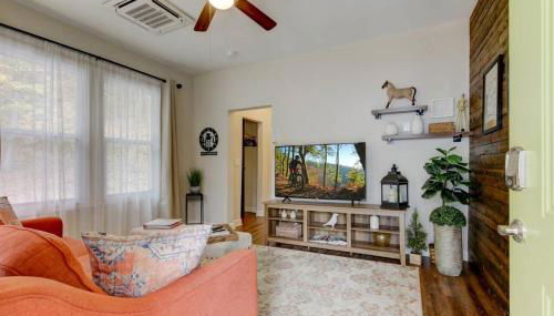 Mountain Bungalow-Walk to Downtown/Biker's Dream! - Foto 2