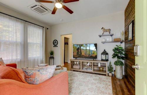 Mountain Bungalow-Walk to Downtown/Biker's Dream! - Foto 2