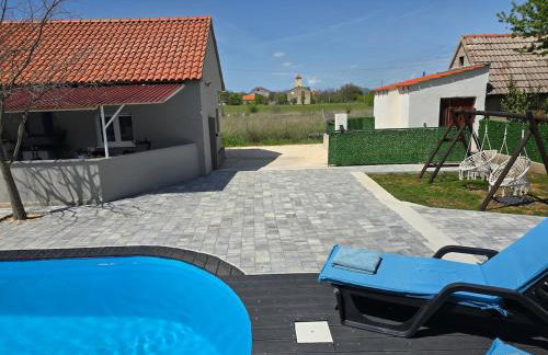 Grey House with heated pool Kričke Drniš - Foto 35