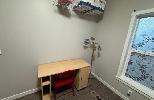 Family & Pet friendly 3 bdrm home with full kitchen and fenced yard - Foto 7