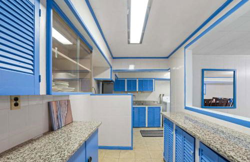 Oversized Family Beach Block Duplex with Game Room - Foto 32