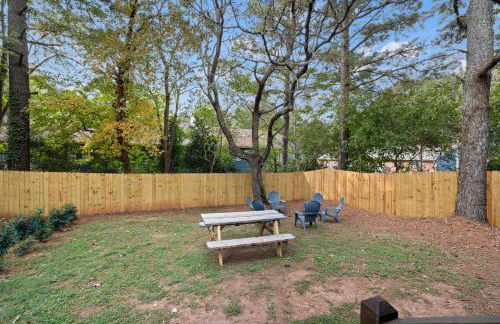 10 Min to Downtown - Desk - Fenced Yard - Wi-Fi - Foto 38