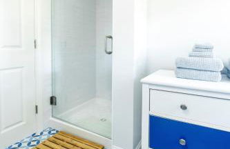 Spacious 4BR Beach Retreat, Steps to Pine Point - Foto 14