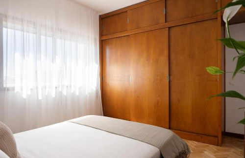 KING SIZE Bed with Air Conditioning near the BEACH & FREE Street Parking - Foto 25