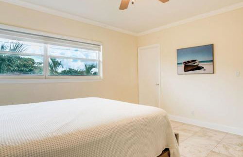 Intracoastal Oasis in a Prime Area w Pool and BBQ - Foto 14