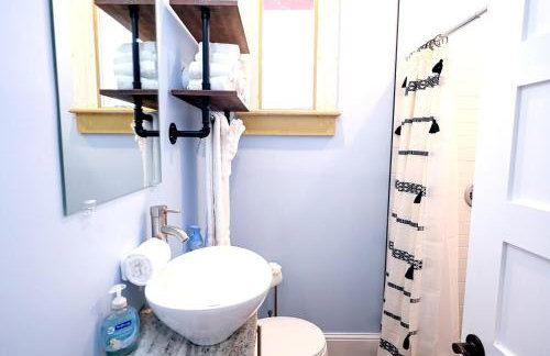Governors Apartment - 2 bedroom - Steps to FQ - Photo 7