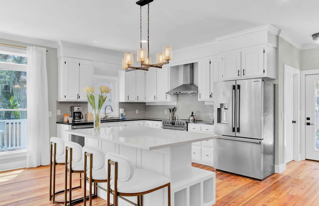 Southern Oasis by Avantstay 0.5mi Walk to the Beach, Pool, Patio, Large Yard - Photo 15