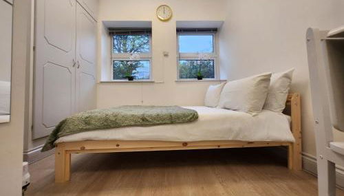 St 6 - 2 min Walk from Tube Cozy Studio Apartment - Foto 3, wardrobe