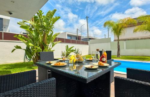 Vita Portucale ! Chic Luxe Villa with Saltwater Pool - Foto 17