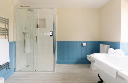 Stunning 5BR Home With Pool - 5 min to Beach - Foto 58