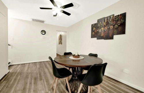 Downtown 3BR Near NRG Stadium - Photo 5