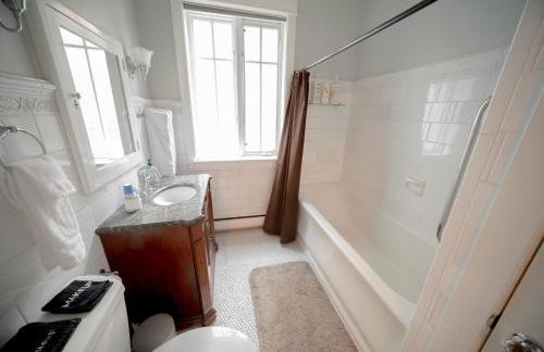 Bootlegger House Sleeps 10-20 Free TV & Parking - Foto 20