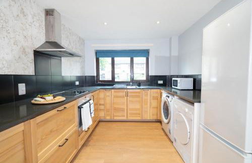 Stylish 4 bed - Contractor Stays, Wi-fi, Plenty of Parking - Foto 12
