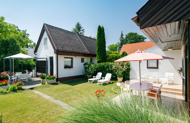 4 bedroom House in Balatonfenyves with garden and terrace - Photo 2