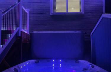 Hot Tub Steam Shower Gym in Charming Family Home! - Photo 39