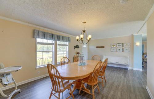 Family Home and Fire Pit and Deck, 11 Miles to Beach! - Foto 9