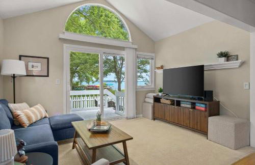 3 BR 2BA Lakefront Home - Dog Friendly - 30 Day - Foto 12