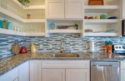 Panoramic Water Views, Shared Pool, Boat Dock Bayside Lodge by Avantstay - Foto 24