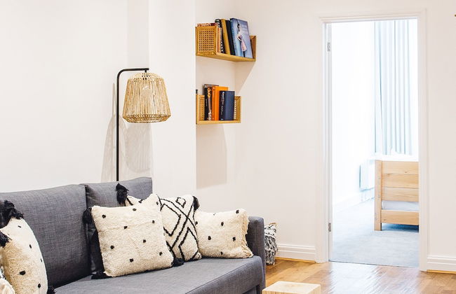 2 Bed Apartment Right on Trafalgar Square - Photo 30