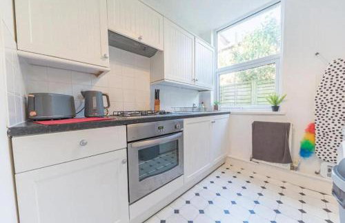 Cozy & Modern Accommodation in Barrow-in-Furness - Photo 10