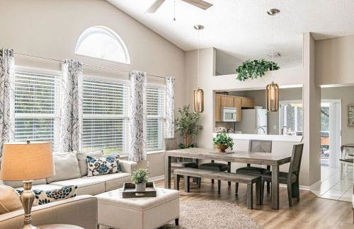 THIS IS PARADISE FOUND! Private In-Ground Pool Home, Views, Near Dis, NO Steps, LOW Rates! - Foto 54