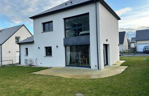 La Normandine, mer, histoire, plage débarquement gold beach, maison 4 chambres, spacieuse avec jardin et parking gratuit - Foto 39