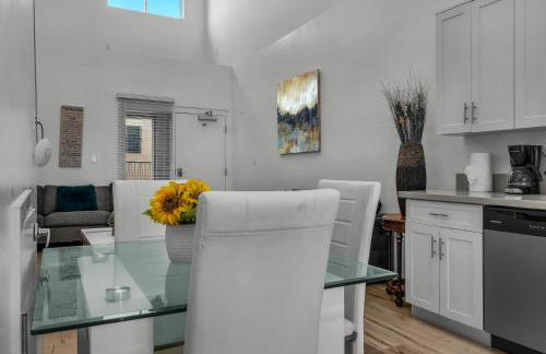 1-Bedroom Lofts in Hollywood Modern Design, Balcony, Parking & Hollywood Sign - Foto 2