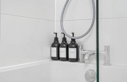 Brand New Luxury Cottage - Garden - Private Parking - Netflix - Coffee Station - Work Desk - Foto 23