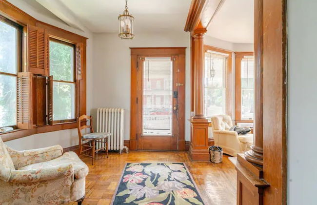 The Carew House Sleeps 10 Fenced 4BR Full Kitchen Steps2 YCP - Foto 16