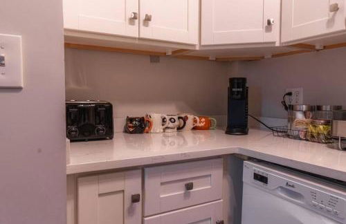 Walk to Downtown Salem with Arcade- Free Parking! - Foto 13