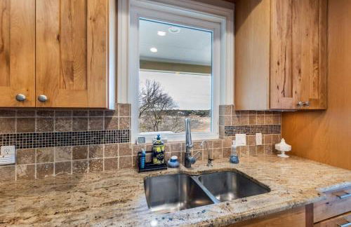 5BR 3BA Spicewood Prime Waterfront w Dock, Theater and Game Room by Austin Vacay - Foto 7