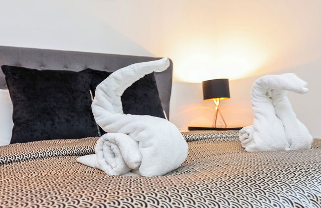 Modern Apartment w/ Balcony by MSS - Photo 12