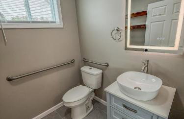 Lakeside Lodge- Newly Renovated Cabin on Black Lake - Foto 10