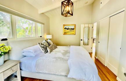 Gorgeous 3-bdrm home, walk to town and beach - Photo 50