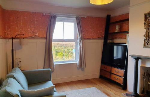 Peacock cottage- Two bedroom country cottage. - Photo 11