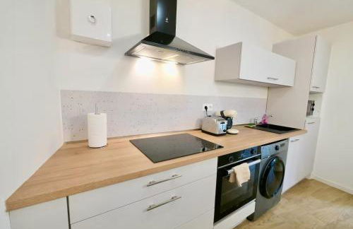 D-Day Suites - Photo 19