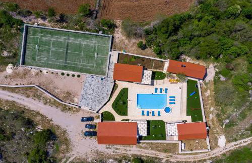 Promina luxury villa with 72sqm Heated Pool, Jacuzzi, Infrared Sauna, Tennis court, Media room - Foto 48