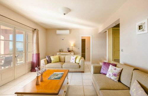 Nikolas by Vintage Travel - Photo 3