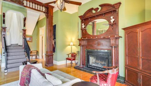 Historic Home w/ Wraparound Porch + Private Yard! - Foto 5