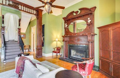 Historic Home with Fireplace and Porch Walkable Area! - Foto 1
