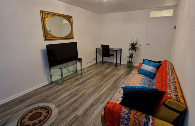 1 Bed Flat Sleeps 2 With Free Parking & Patio - Foto 7