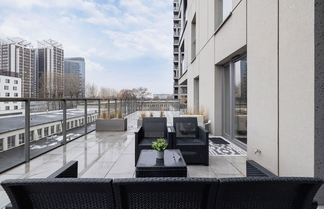 Apartment With Large Balcony by Renters - Photo 30