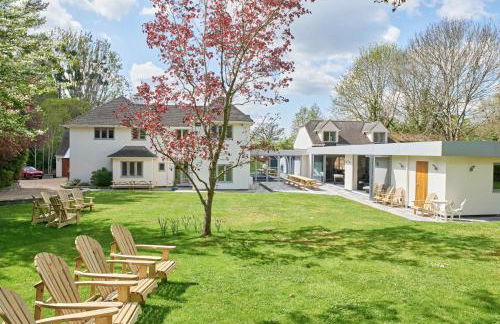 Cheltenham's Most Luxurious House - Beautiful Hot Tub & Indoor Pool - Photo 6