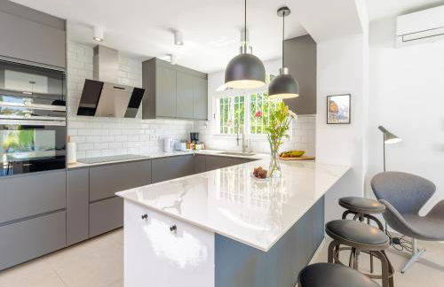 Modern villa with Heated Pool & BBQ Next to the Beach - Foto 20